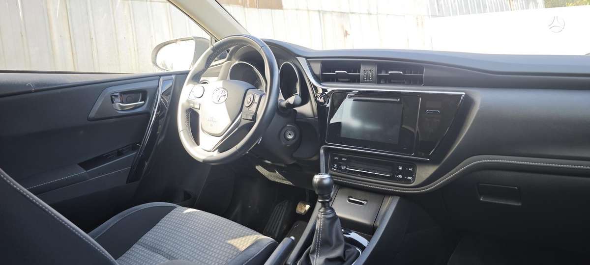 Toyota Auris, 1.2 l., Универсал