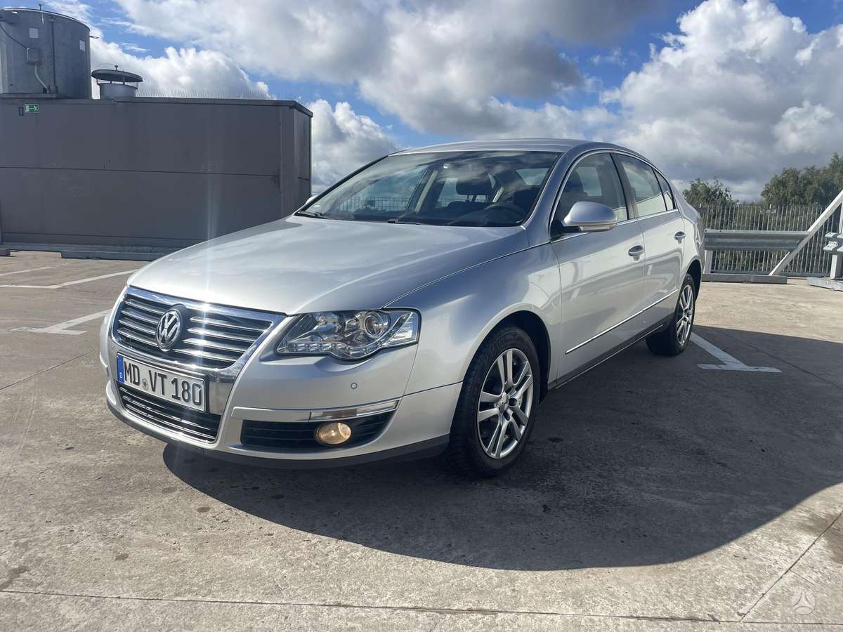 Volkswagen Passat - 1