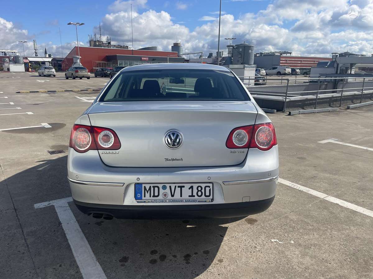 Volkswagen Passat - 4