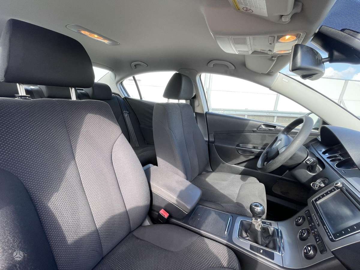 Volkswagen Passat - 10