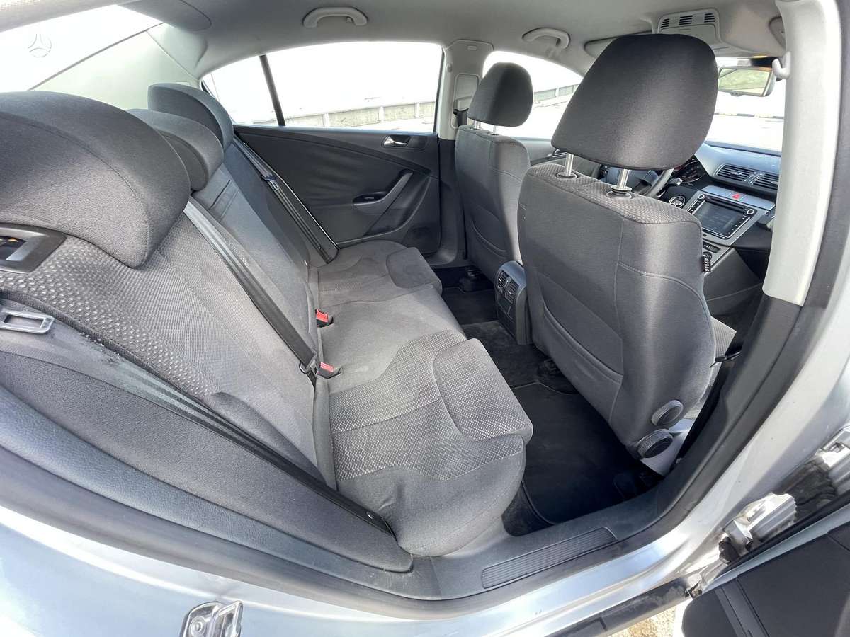 Volkswagen Passat - 11