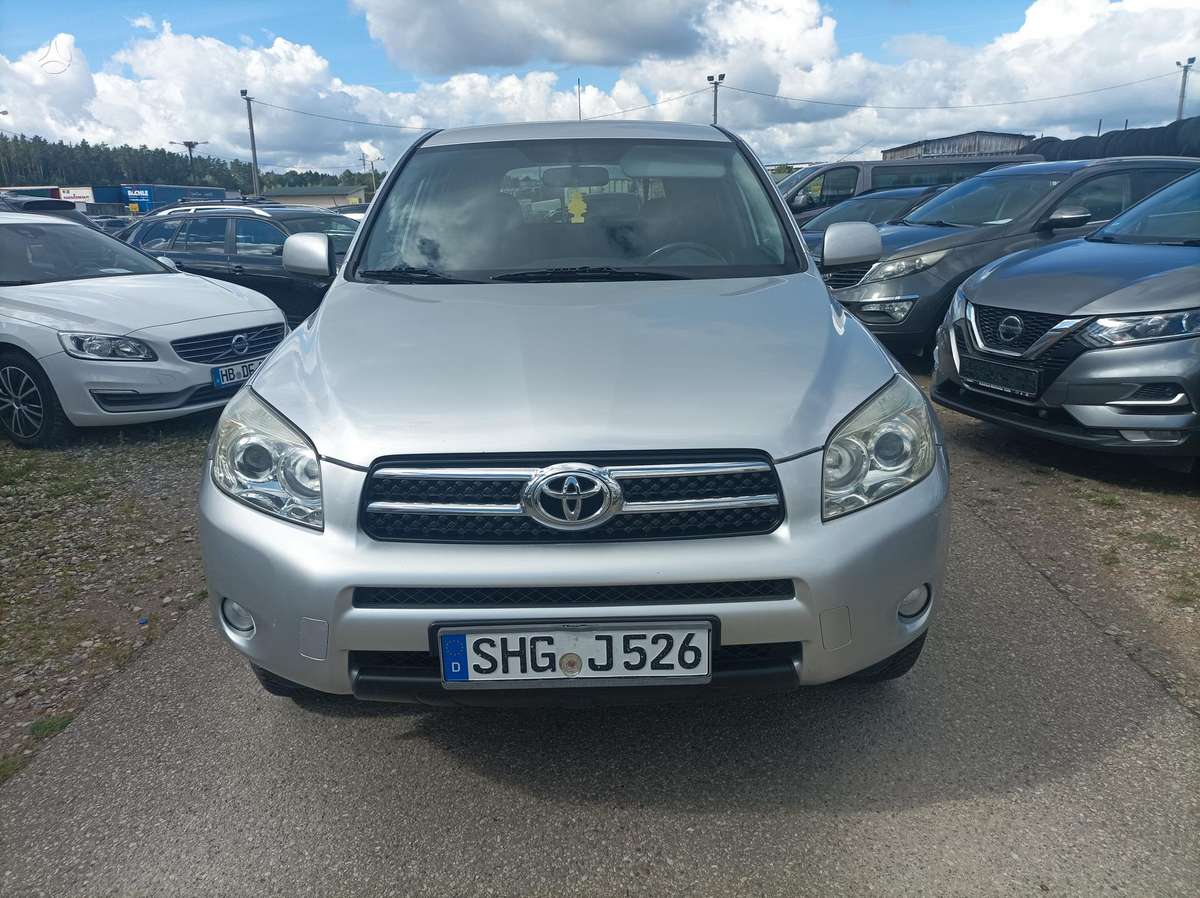 Toyota RAV4 - 1