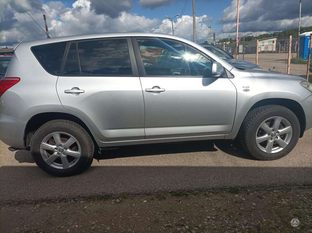 Toyota RAV4 - 3
