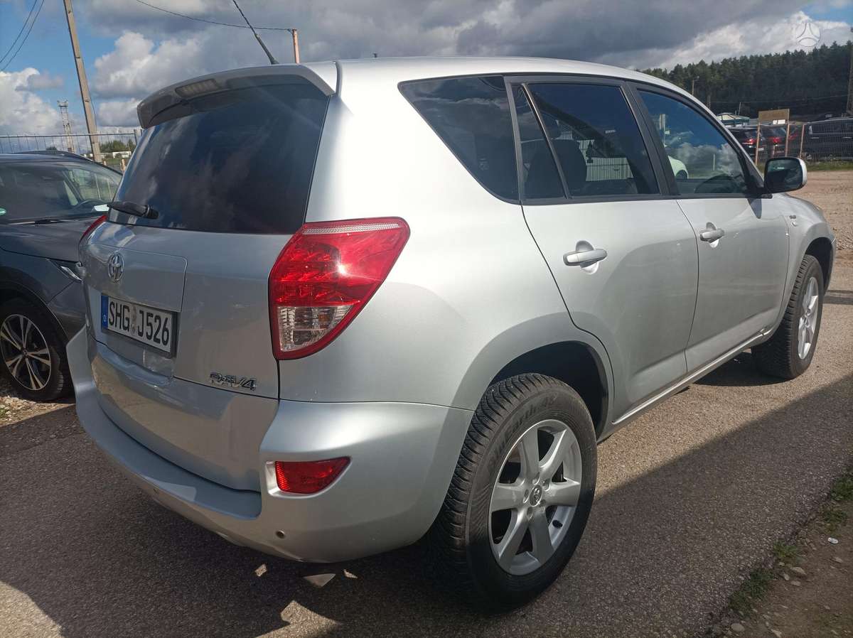 Toyota RAV4 - 4