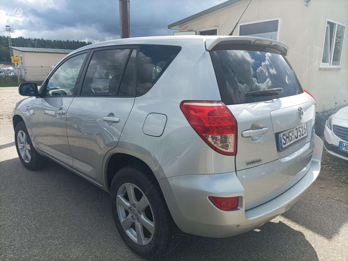 Toyota RAV4 - 6