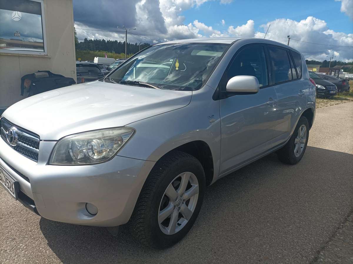 Toyota RAV4 - 8