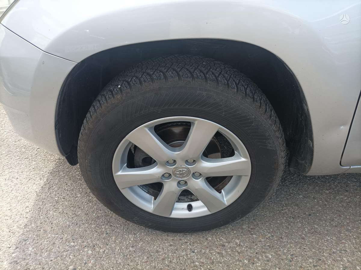 Toyota RAV4 - 9