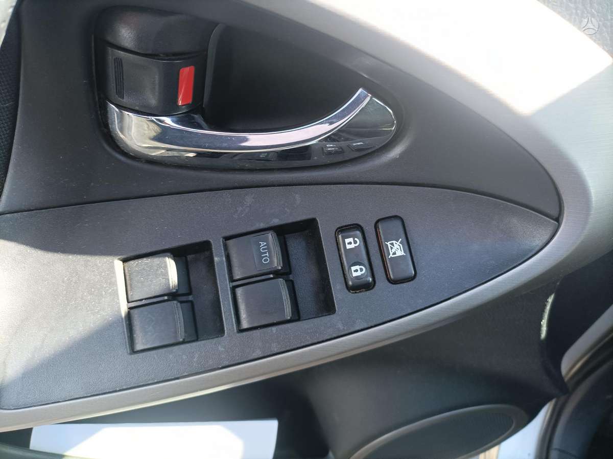 Toyota RAV4 - 10