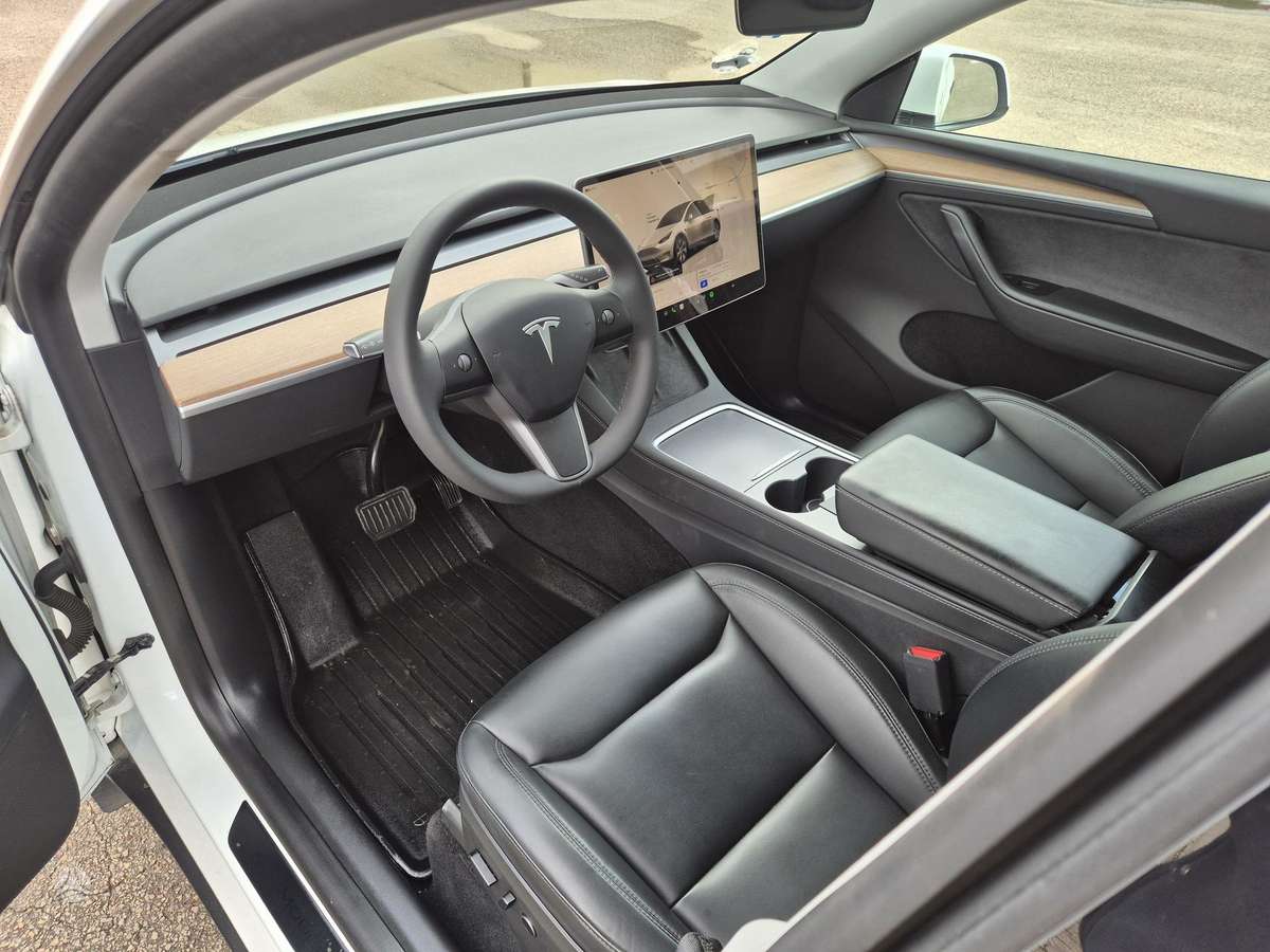 Tesla Model Y - 7