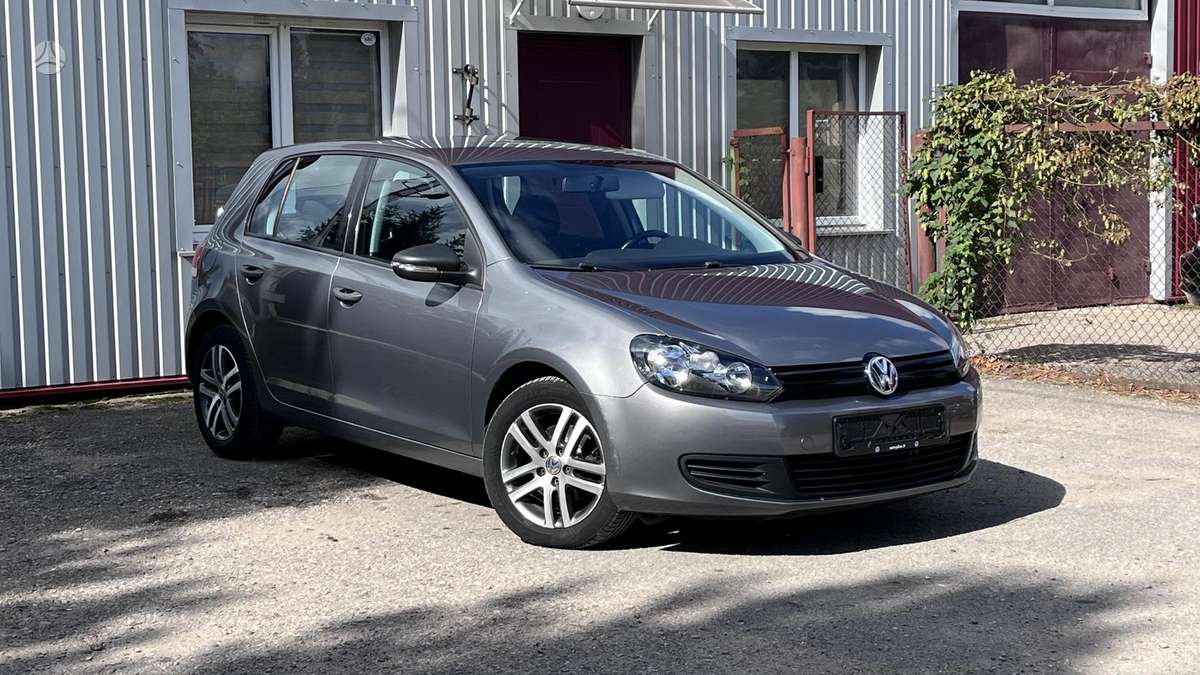 Volkswagen Golf - 1