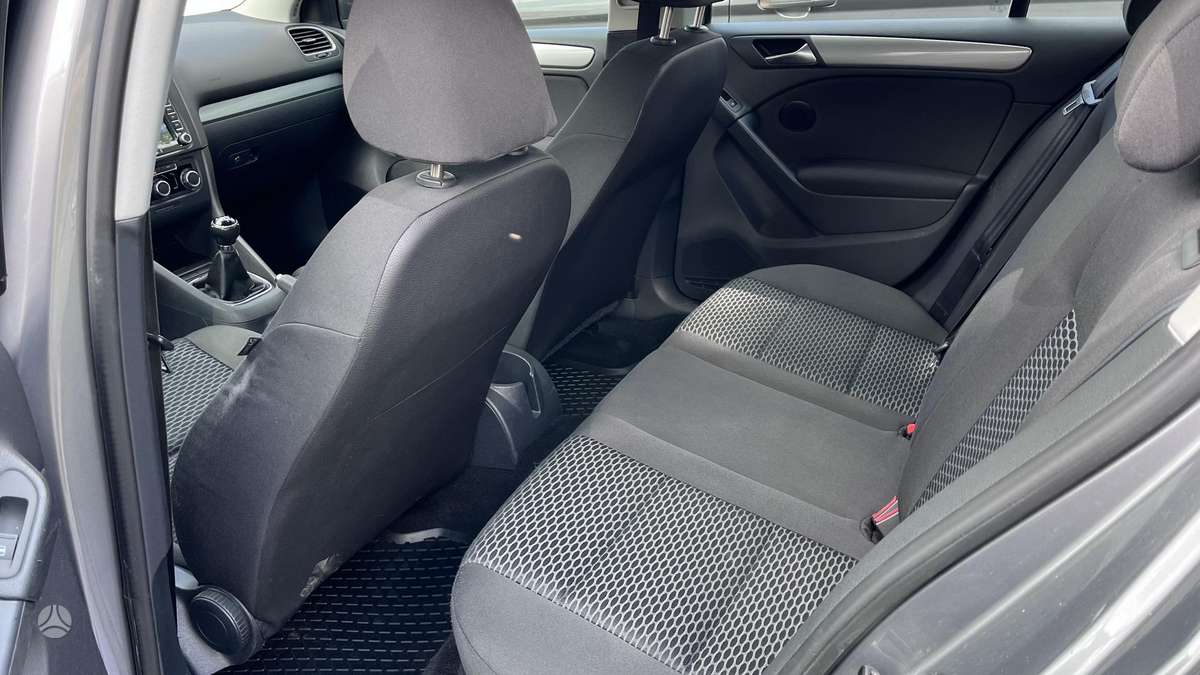 Volkswagen Golf - 8