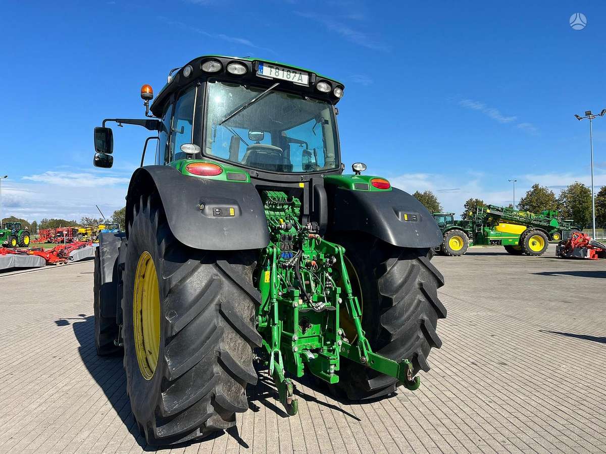 John Deere 6215R, tractors