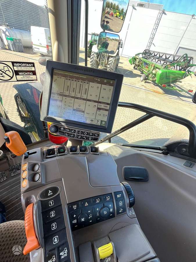 John Deere 6215R, tractors