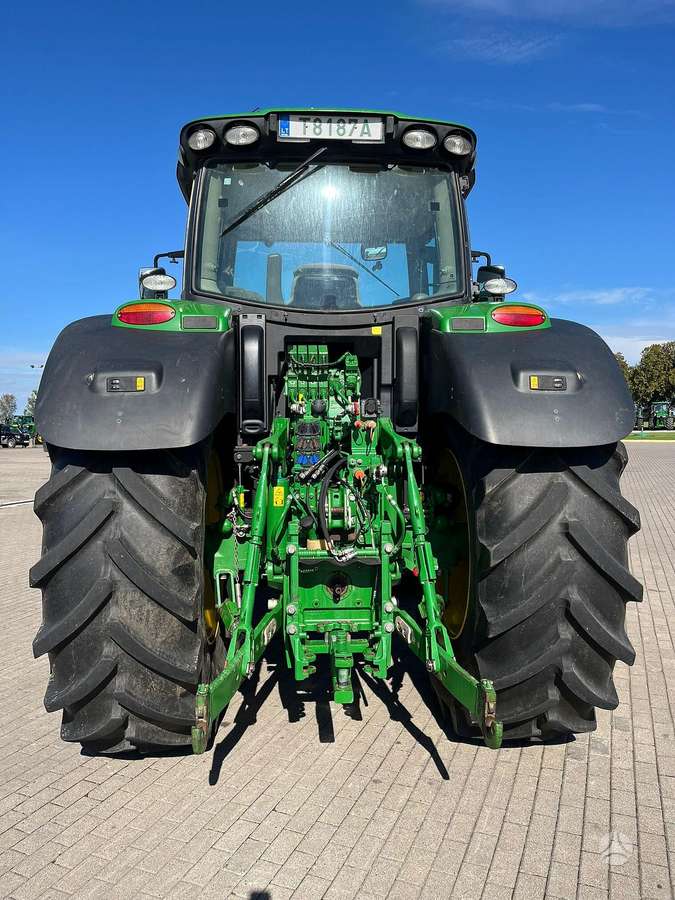 John Deere 6215R, traktoriai