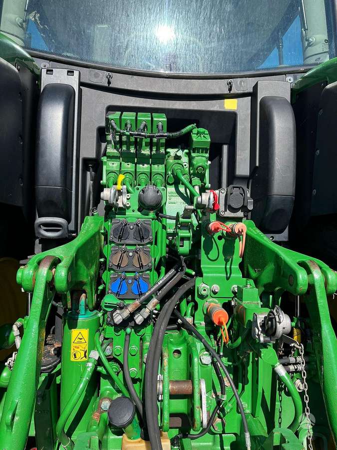 John Deere 6215R, tractors