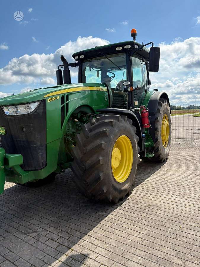 John Deere 8320R, traktoriai