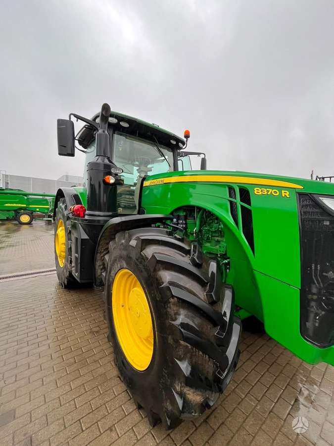 John Deere 8370R, traktoriai