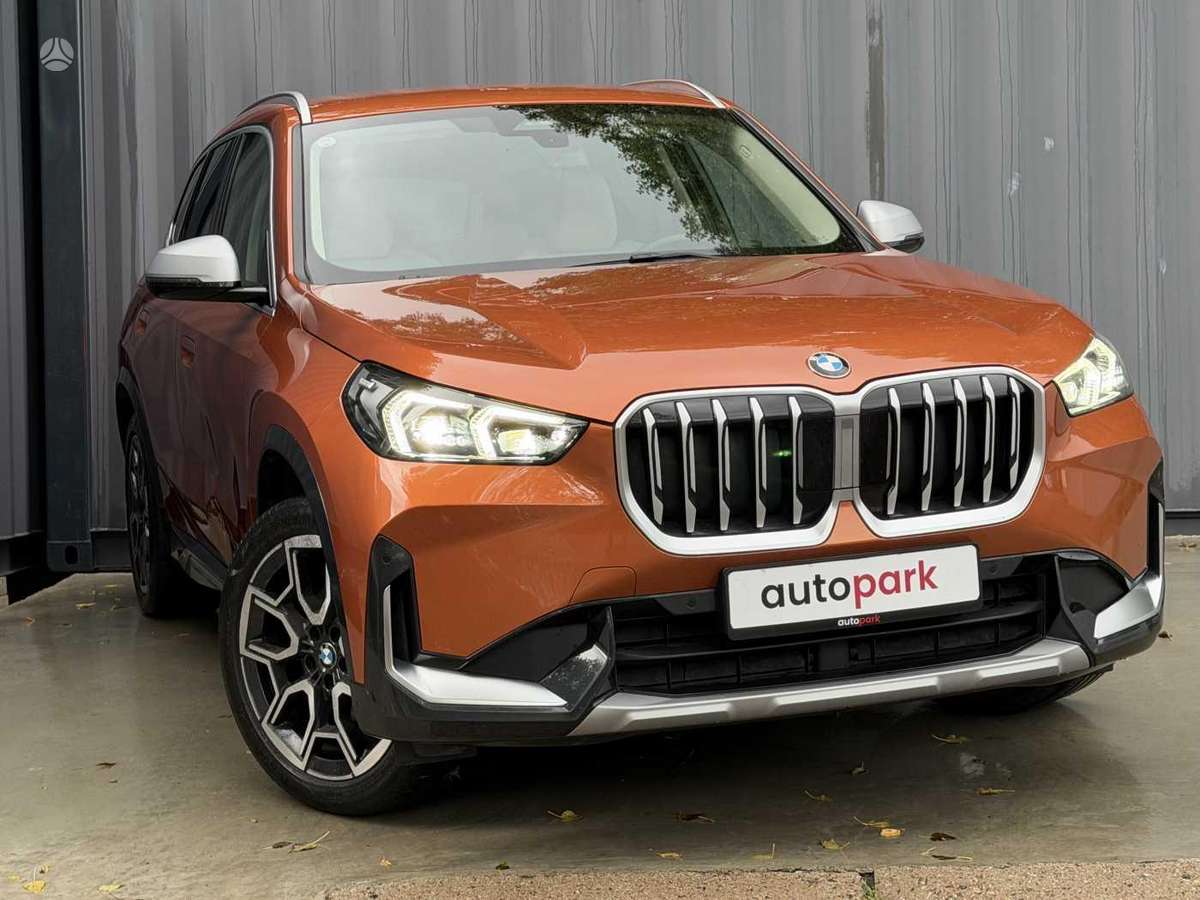 BMW X1, 1.5 l., Минивэн