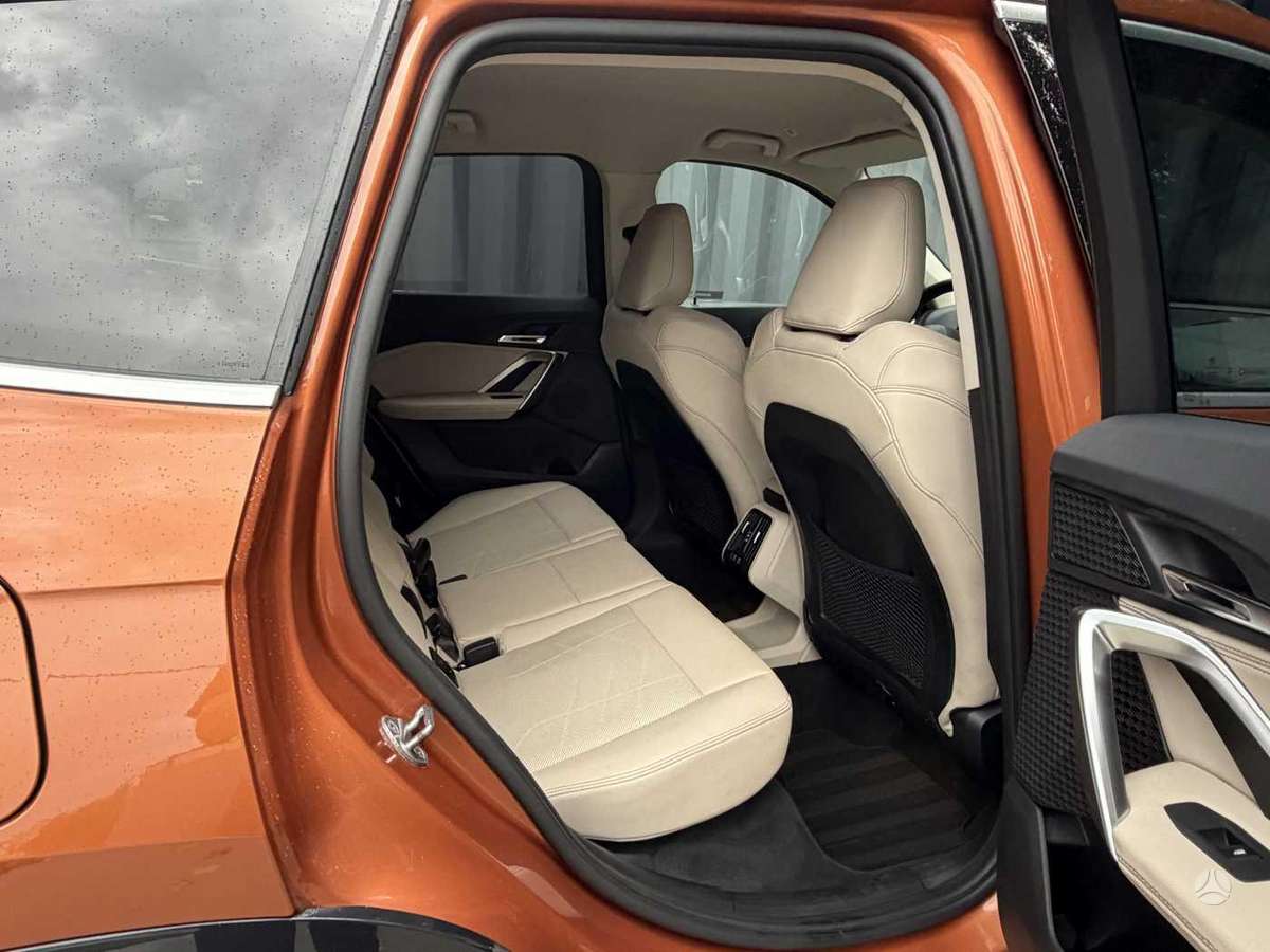BMW X1, 1.5 l., Минивэн