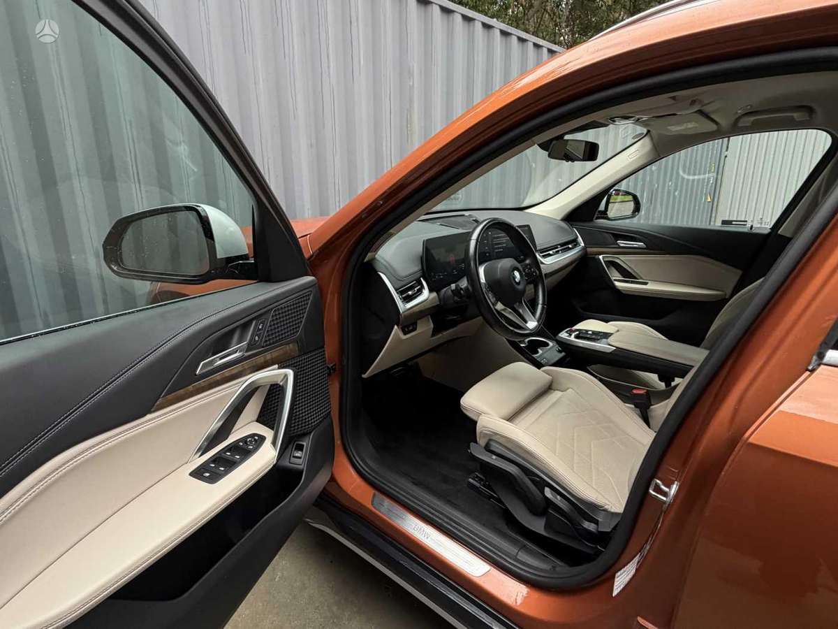 BMW X1, 1.5 l., Минивэн