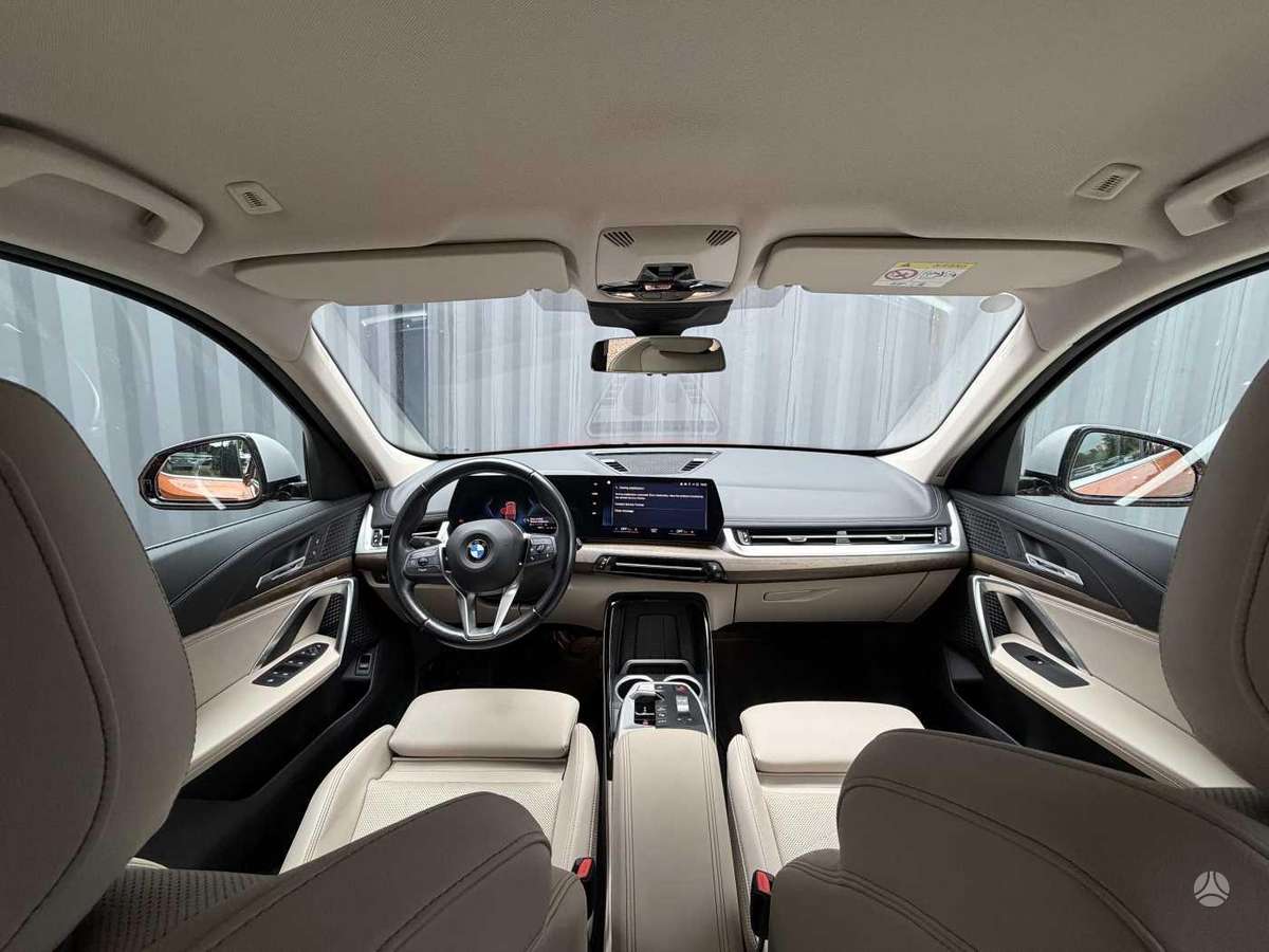 BMW X1, 1.5 l., Минивэн