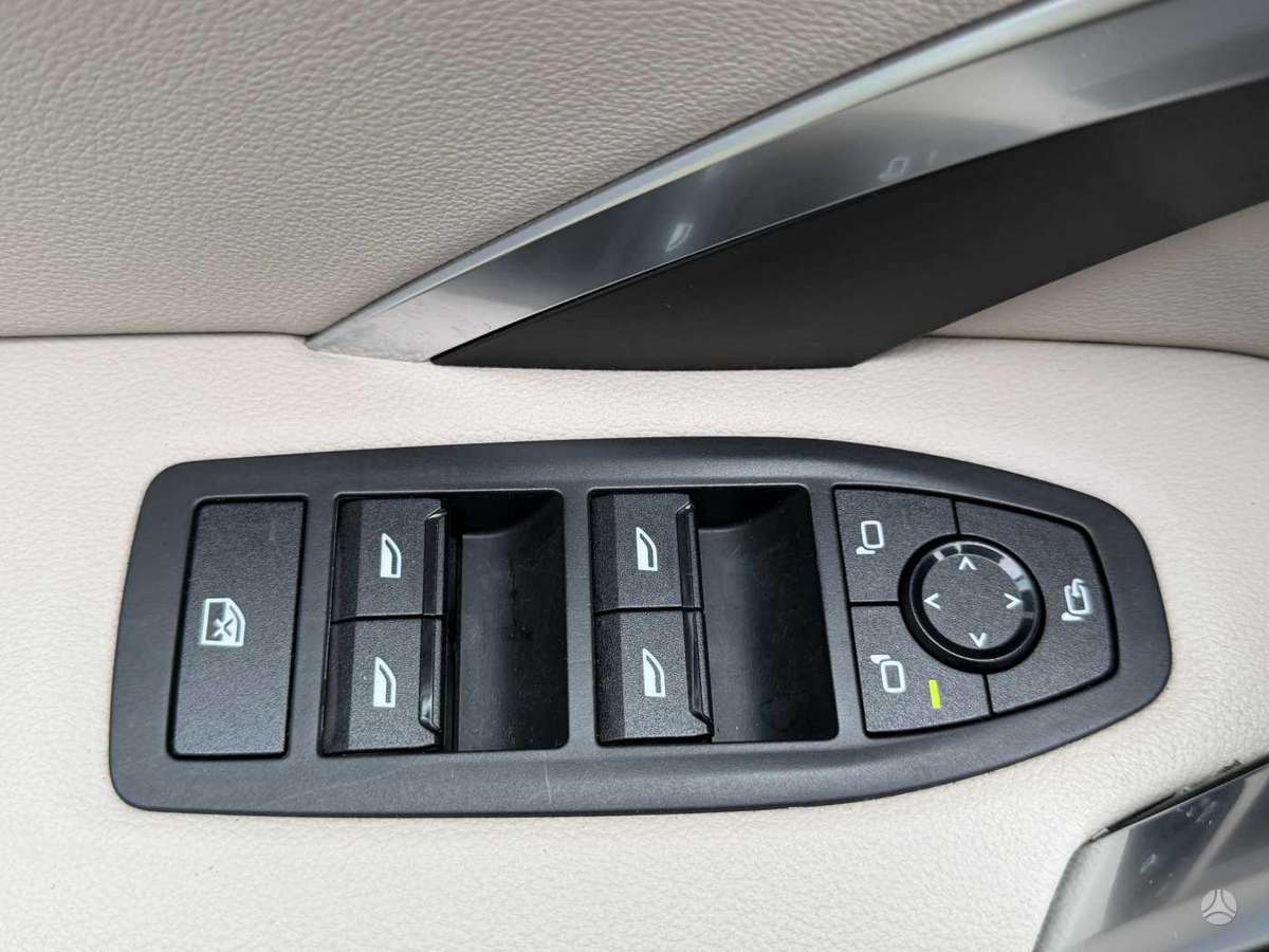 BMW X1, 1.5 l., Минивэн