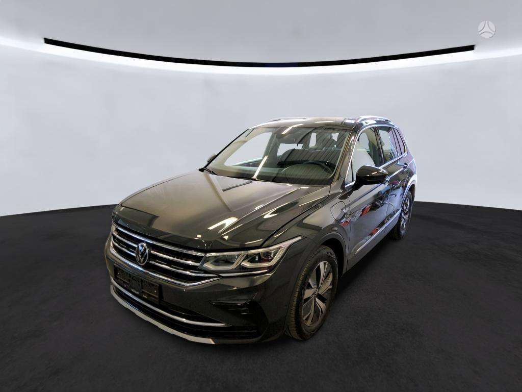 Volkswagen Tiguan - 1
