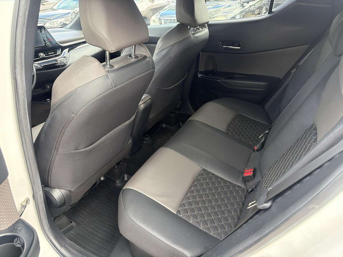 Toyota C-HR - 8