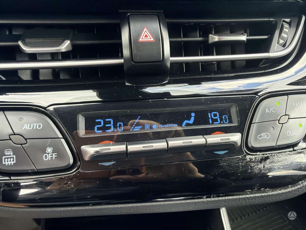 Toyota C-HR - 11
