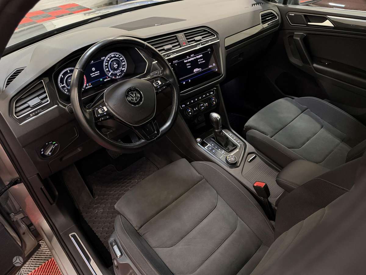 Volkswagen Tiguan - 12