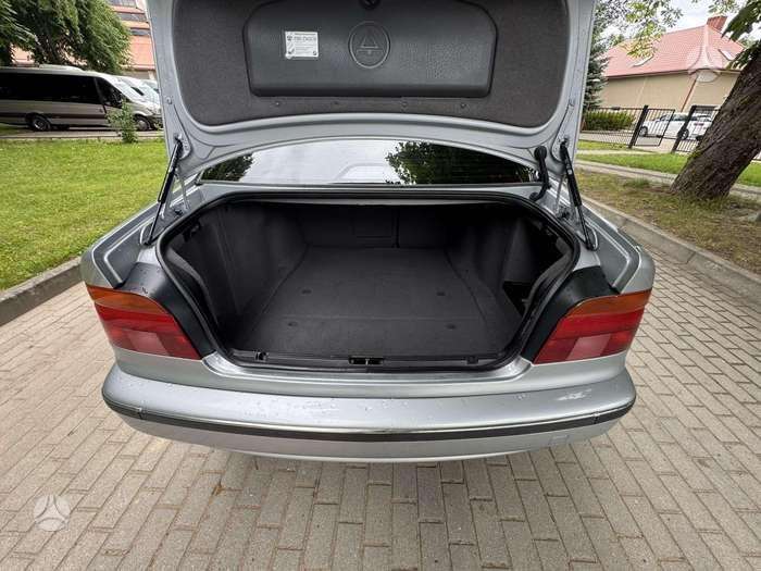 BMW 520, 2.0 l., Седан