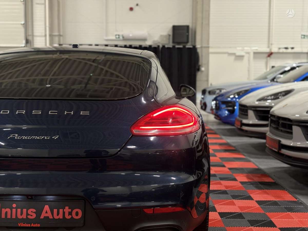 Porsche Panamera - 8