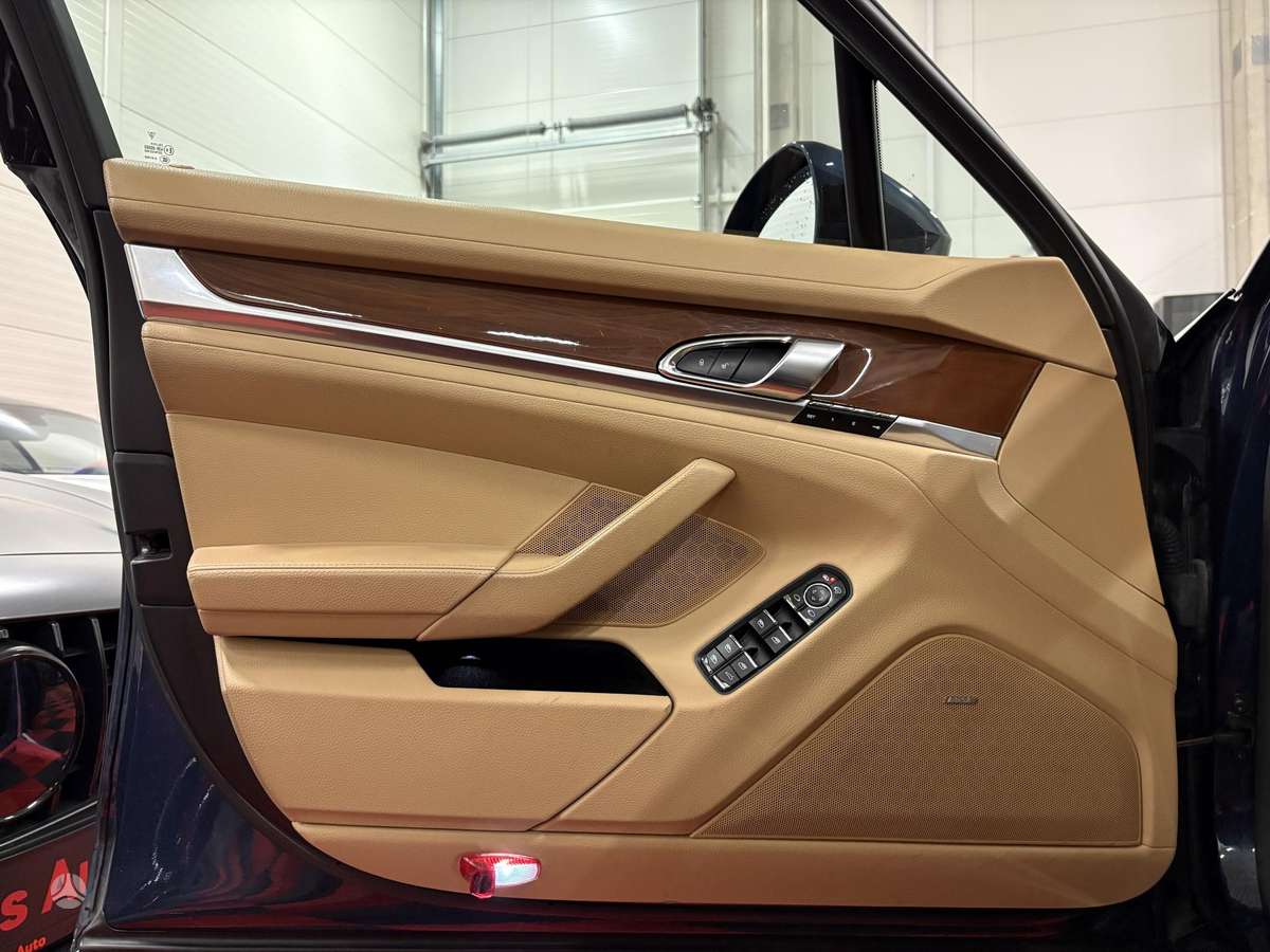 Porsche Panamera - 11