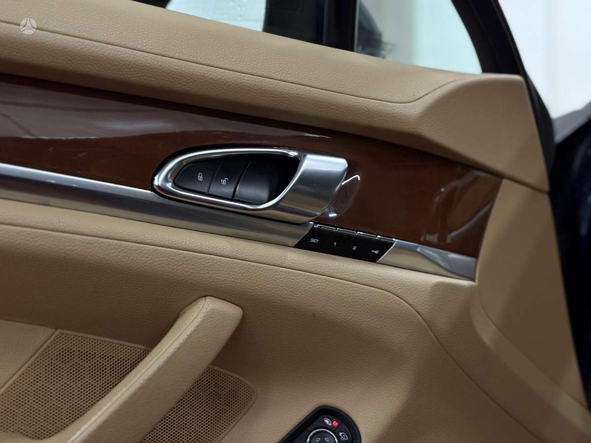Porsche Panamera - 12