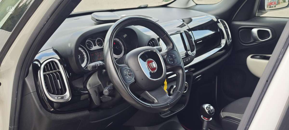 Fiat 500L, 1.6 l., hatchback