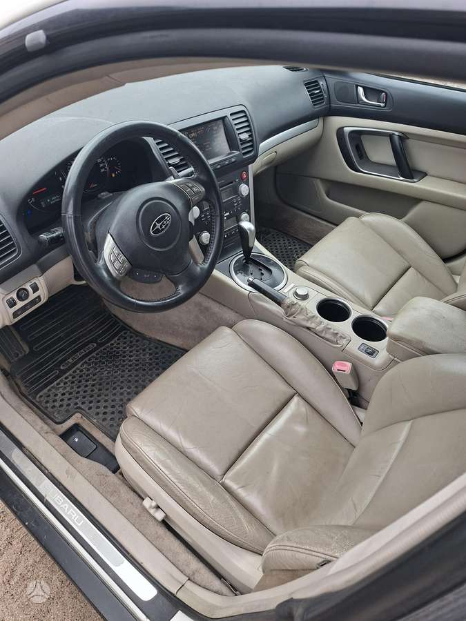 Subaru Outback, 3.0 l., off-road / crossover