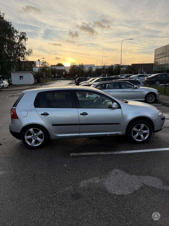 Volkswagen Golf - 2