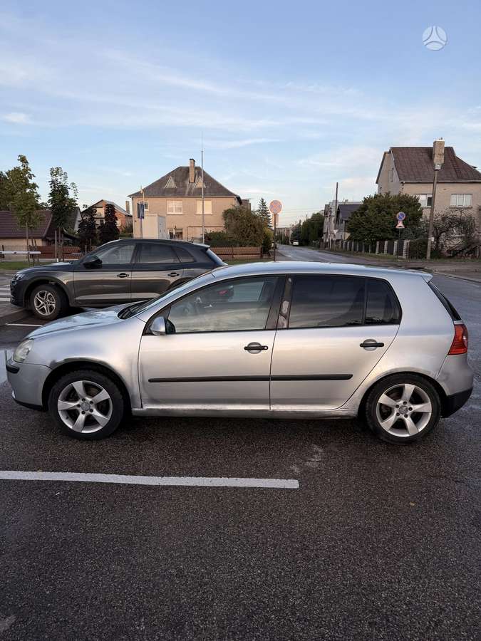 Volkswagen Golf - 6