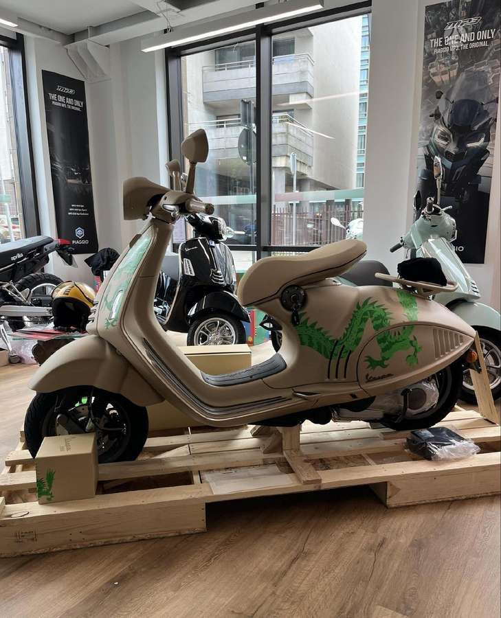Piaggio Vespa, scooters / mopeds
