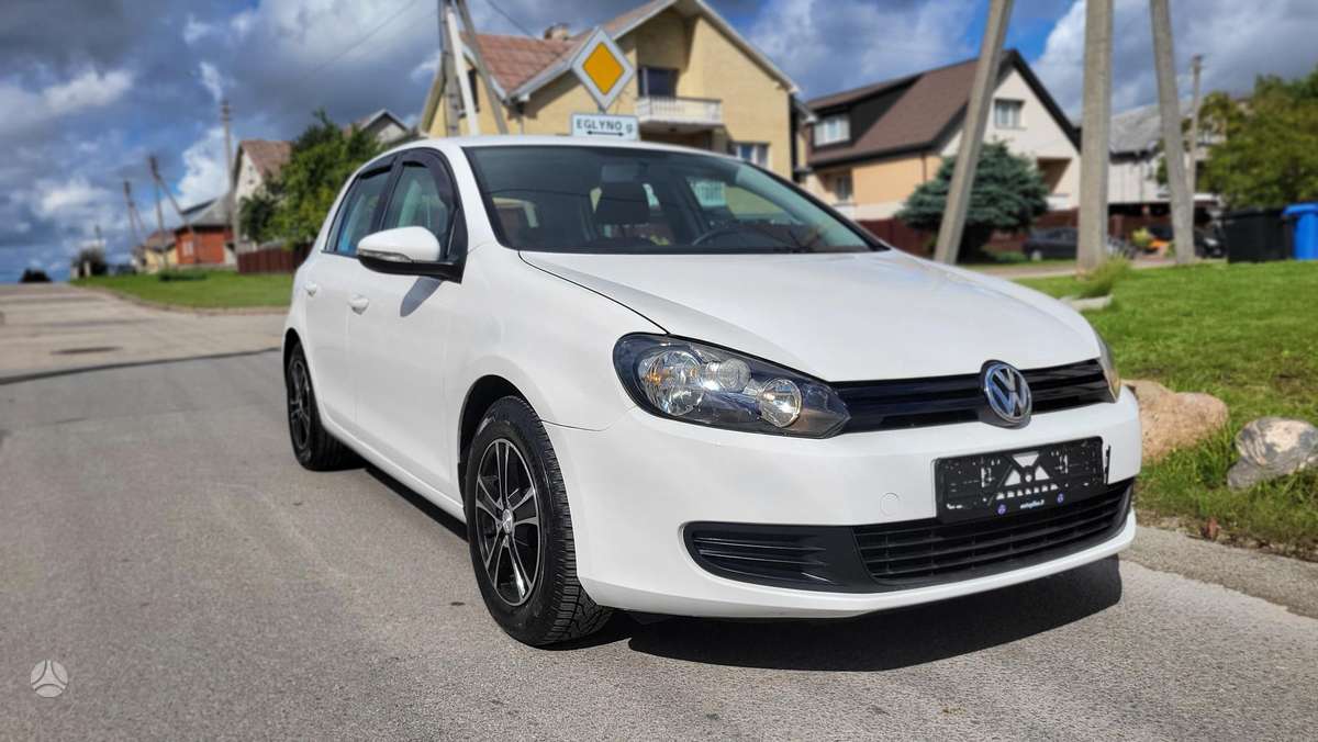 Volkswagen Golf - 1