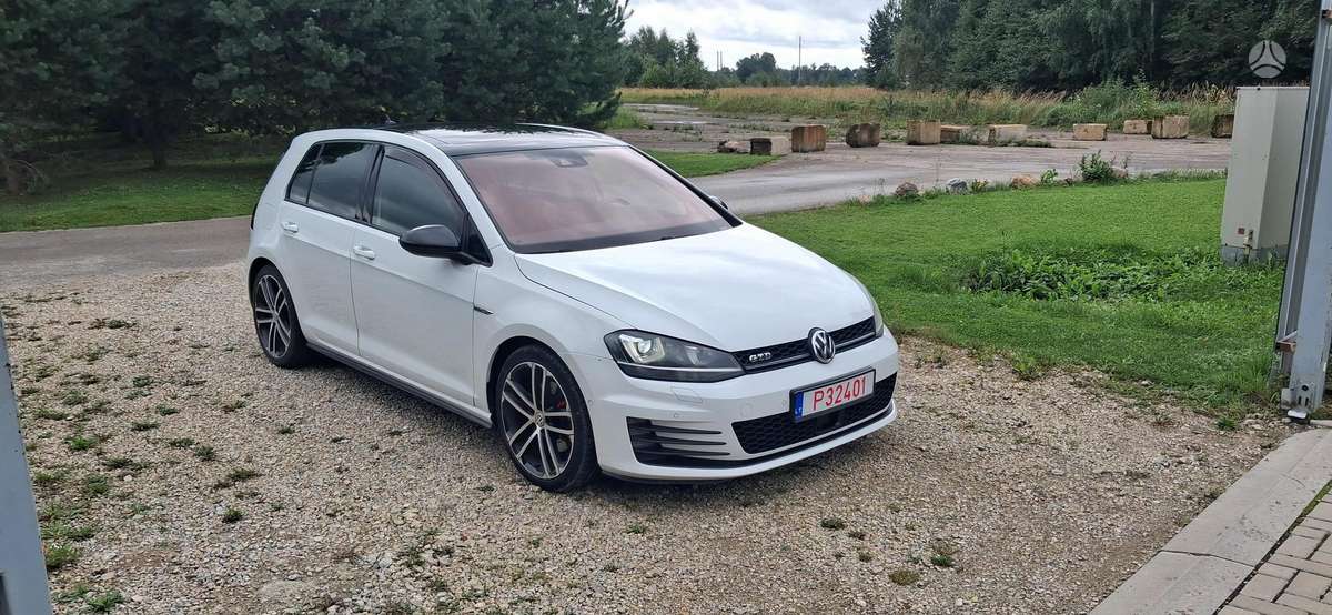 Volkswagen Golf - 2