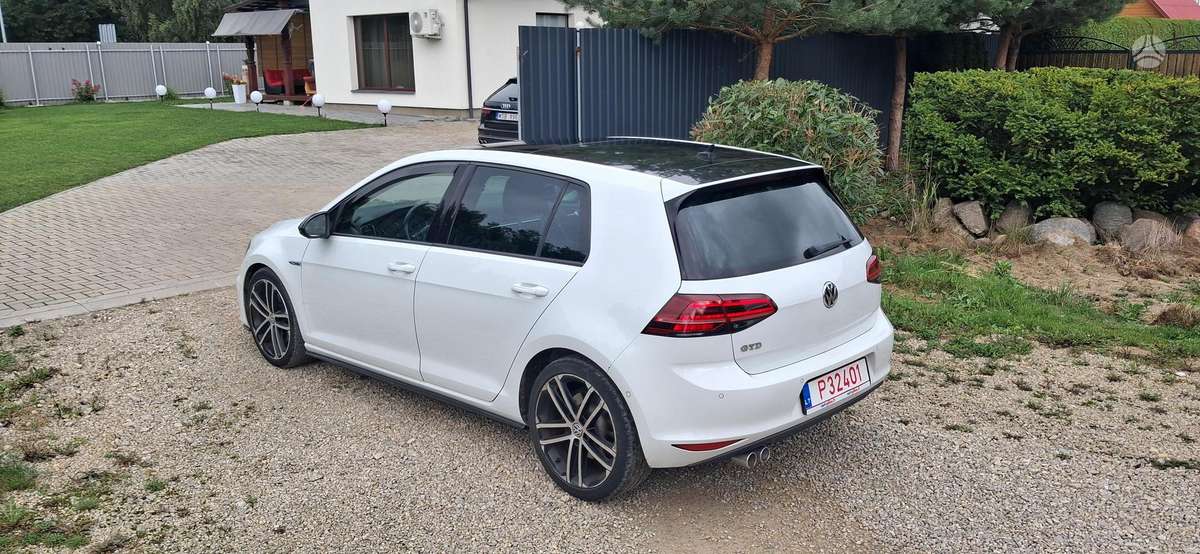 Volkswagen Golf - 4