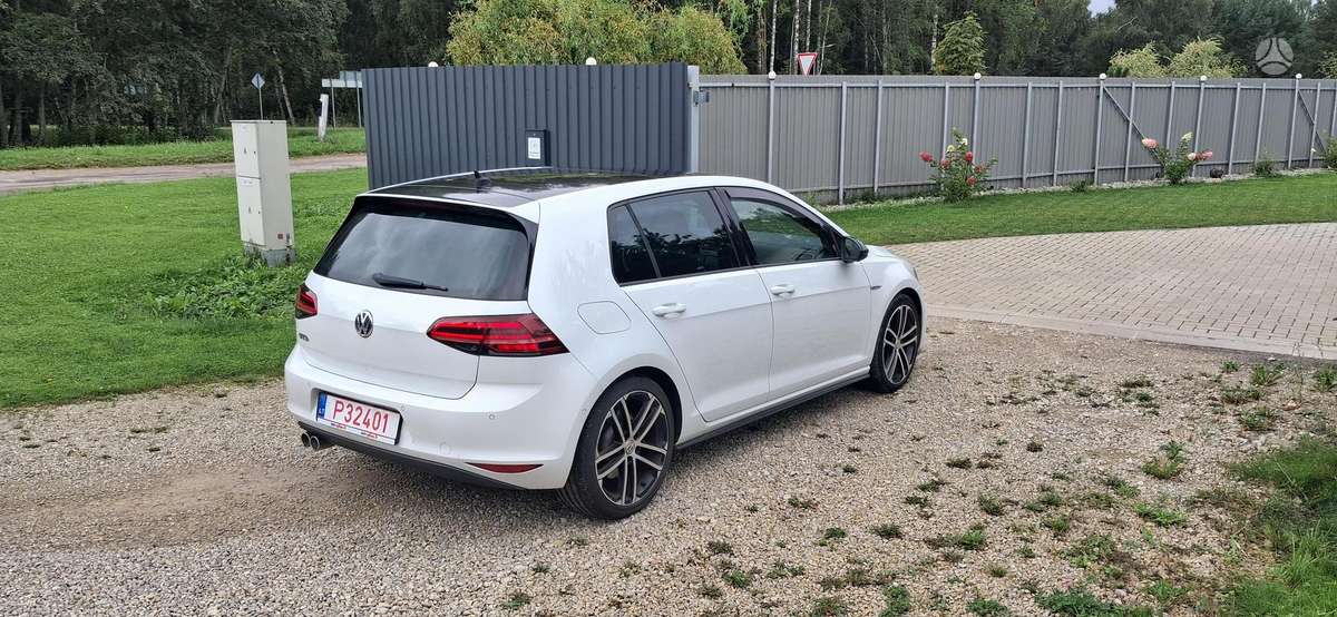 Volkswagen Golf - 5
