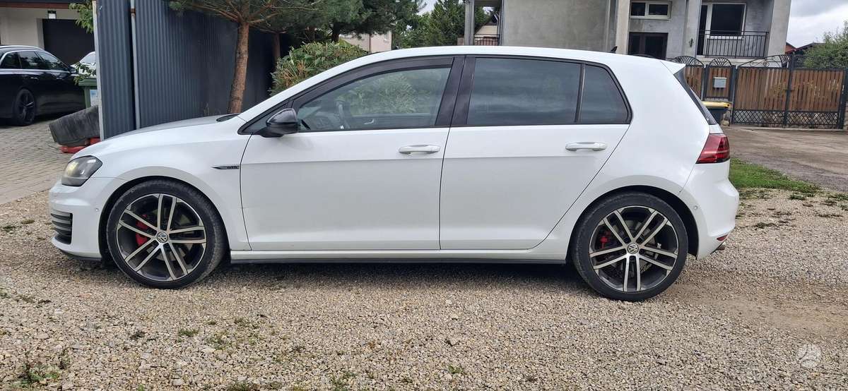 Volkswagen Golf - 6