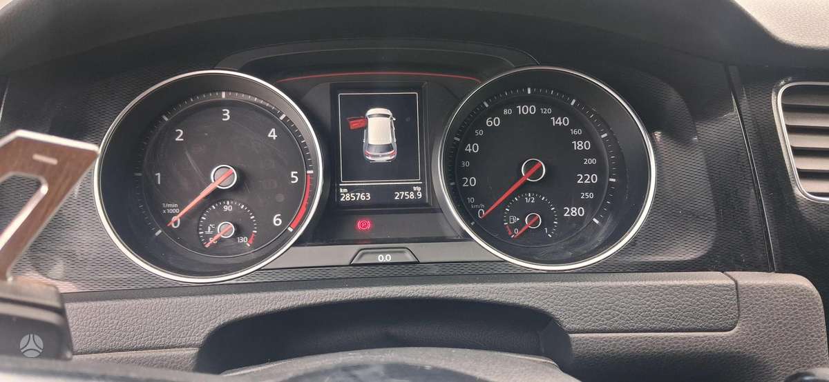 Volkswagen Golf - 10