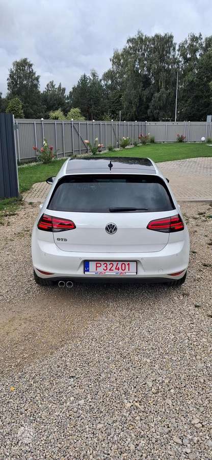 Volkswagen Golf - 8