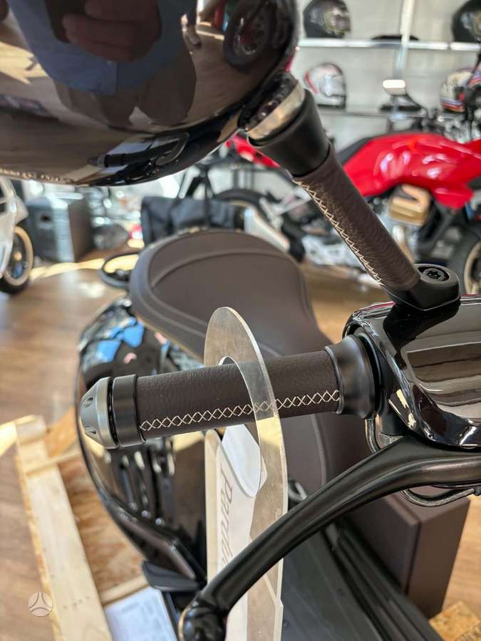 Piaggio Vespa, scooters / mopeds