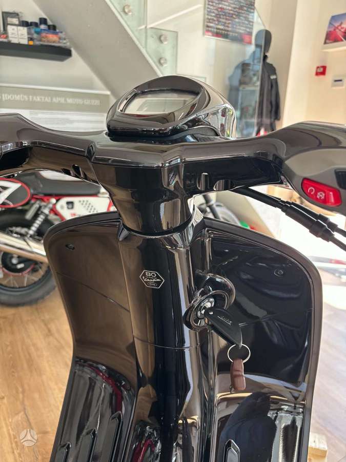 Piaggio Vespa, scooters / mopeds