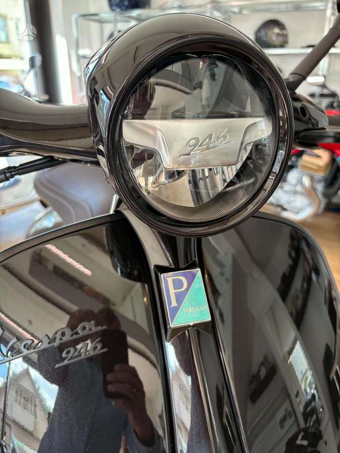 Piaggio Vespa, scooters / mopeds