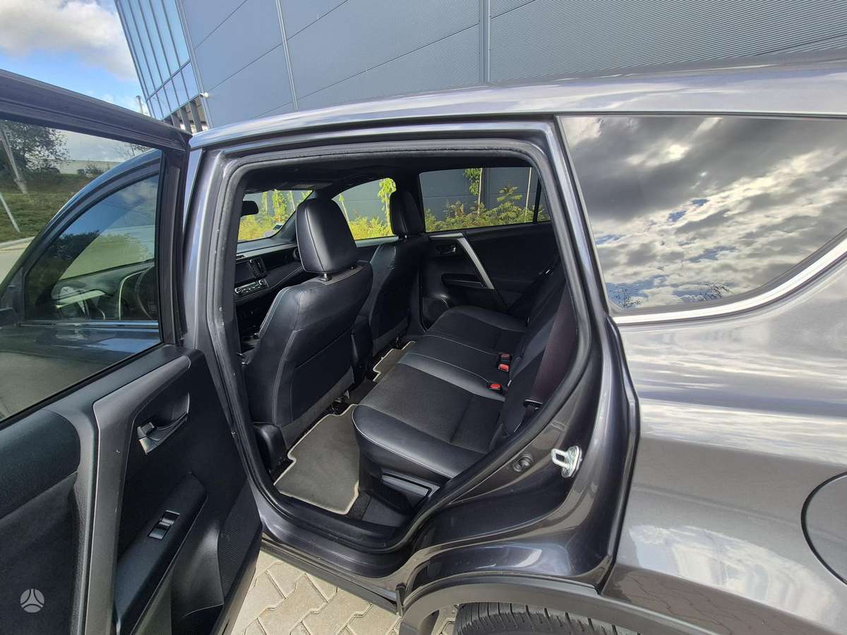 Toyota RAV4 - 8